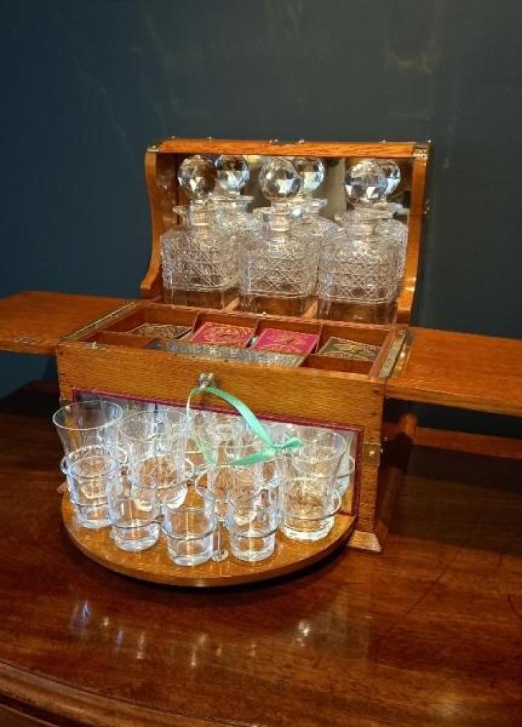 Superb Victorian Oak Tantalus & Games Compendium - Image 1