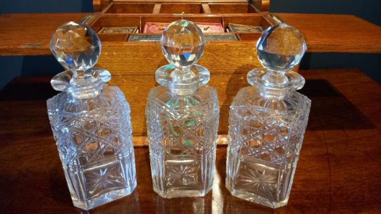Superb Victorian Oak Tantalus & Games Compendium - Image 4