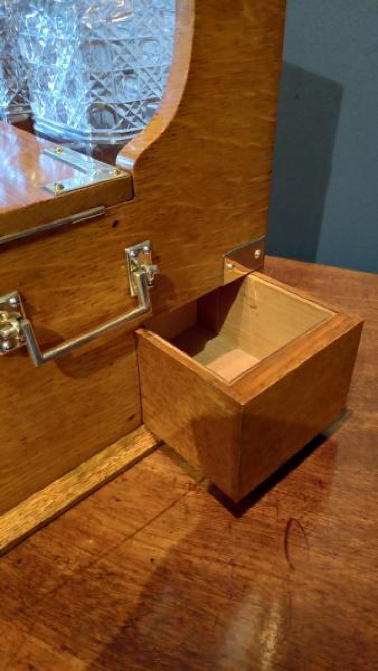 Superb Victorian Oak Tantalus & Games Compendium - Image 5