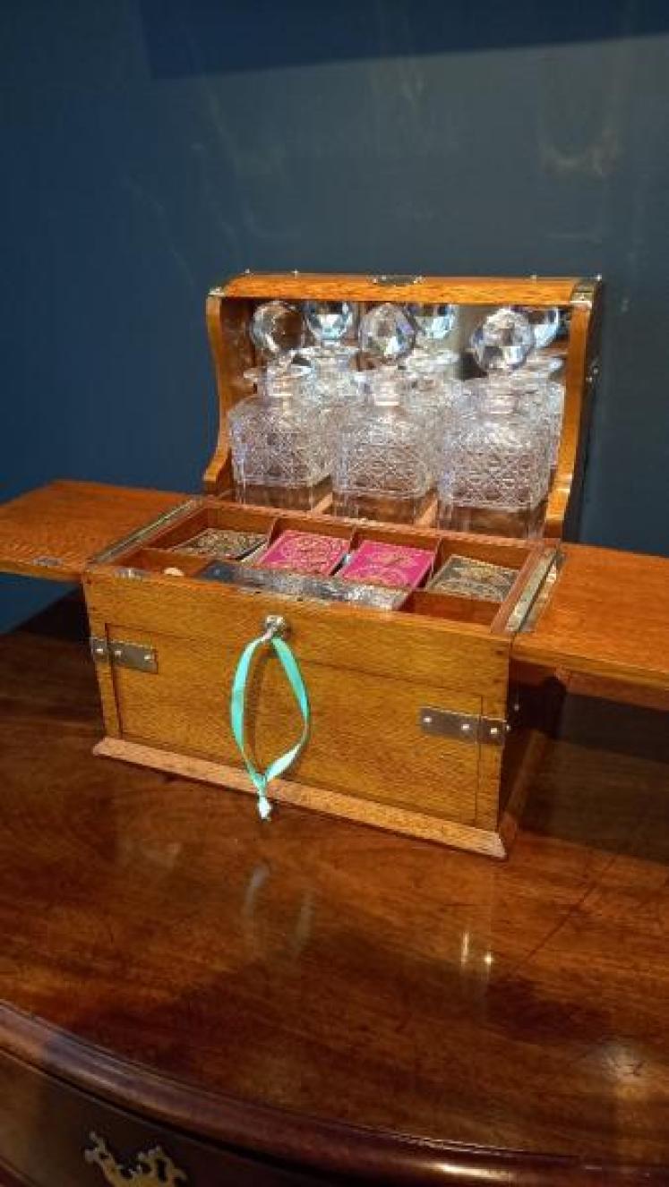 Superb Victorian Oak Tantalus & Games Compendium - Image 7