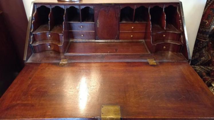 Superb William & Mary Period Oak Fall Front Bureau - Image 2