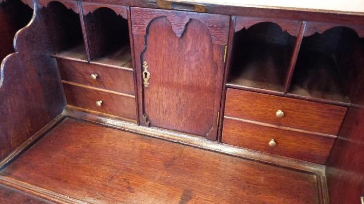 Superb William & Mary Period Oak Fall Front Bureau - Image 3