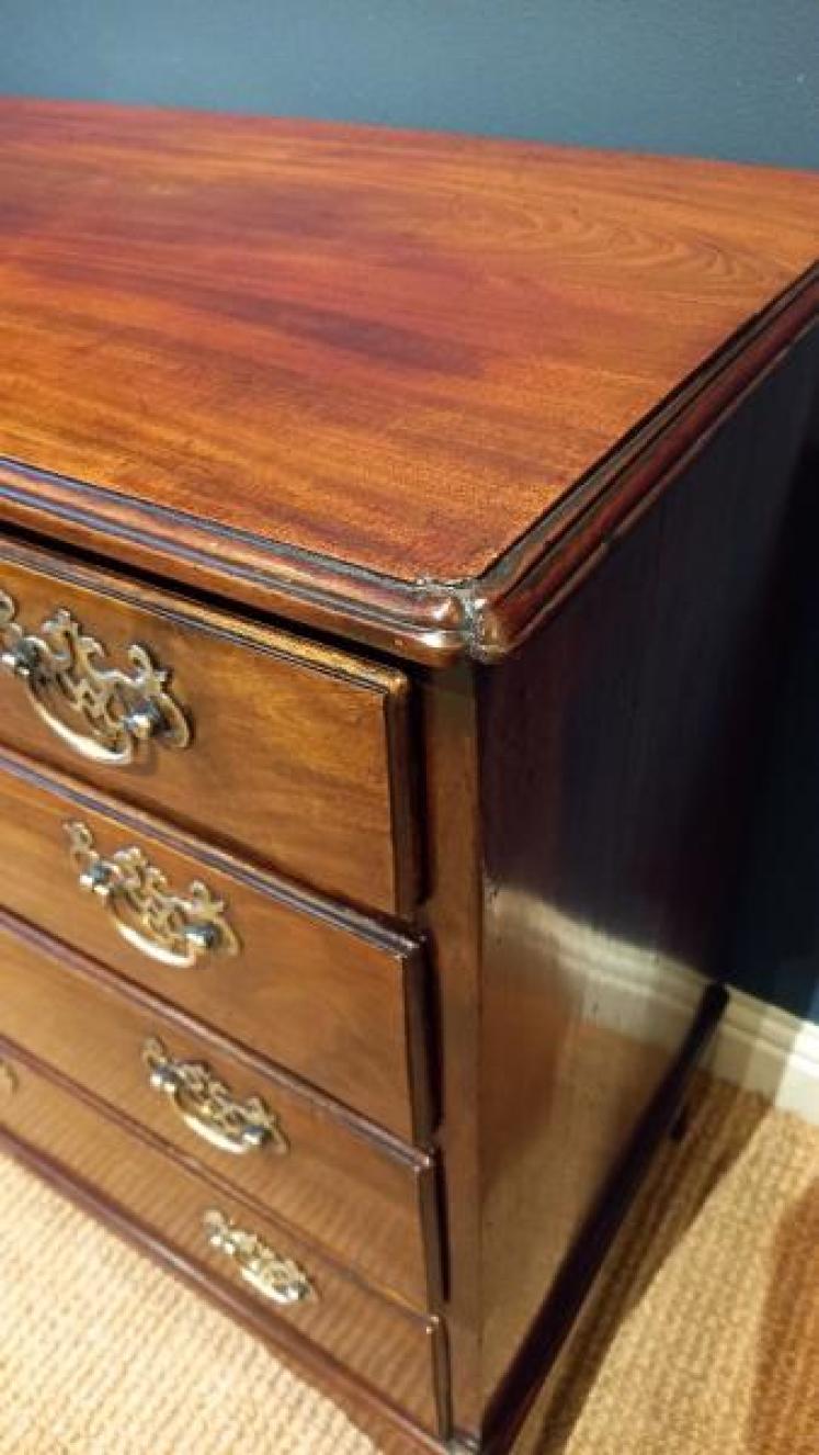 Mid Georgian Figured Mahogany Chest of Drawers - Image 3