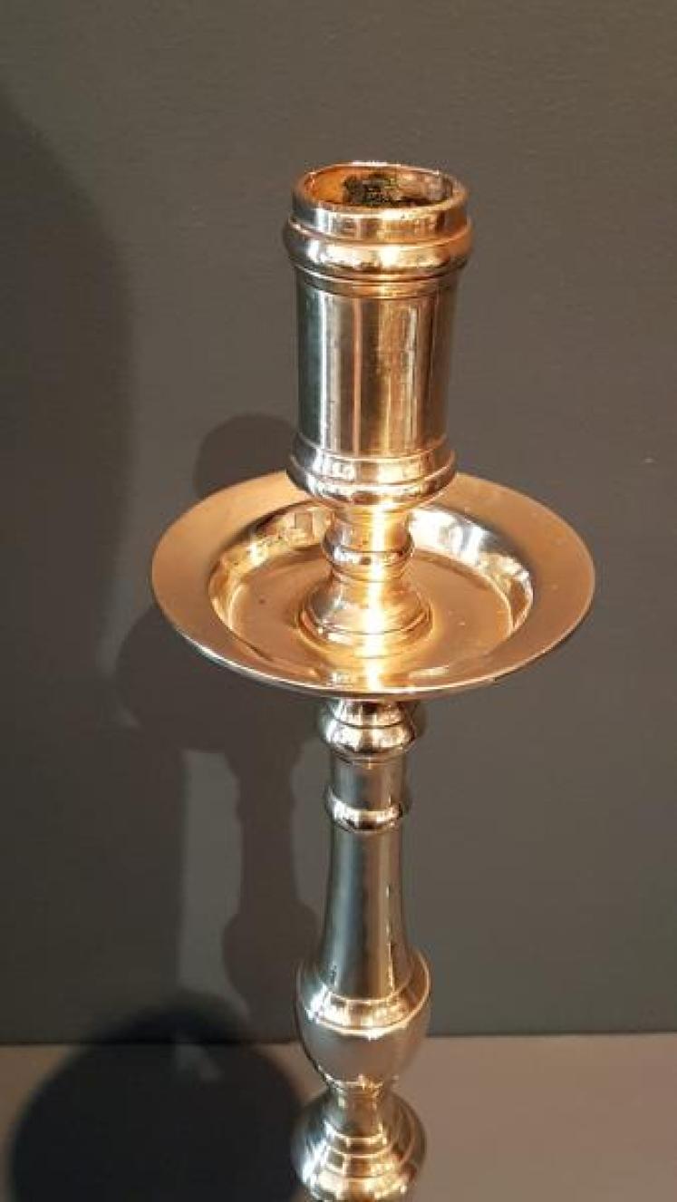 Superb Pair of Early Georgian Cast Brass Candlesticks - Image 4