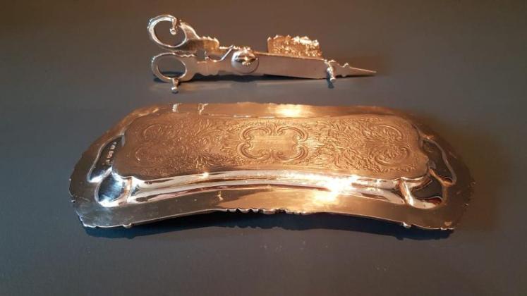Outstanding Quality Silver Candle Snuffers and Tray - Image 4