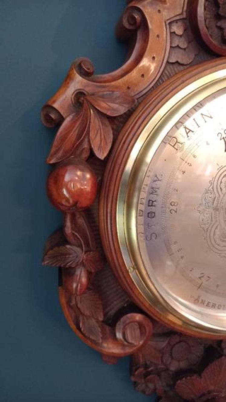 Superb Mid Victorian Solid Walnut Carved Banjo Barometer - Image 6
