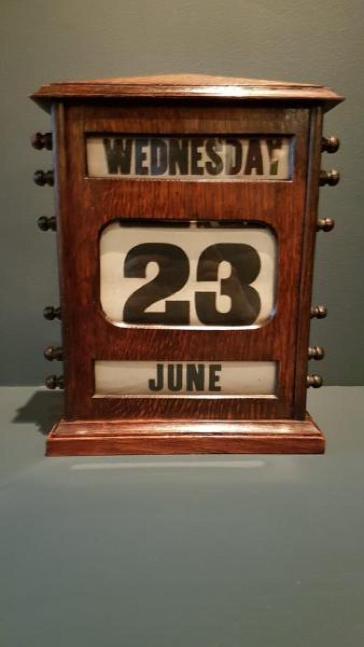 Large Edwardian Oak Perpetual Desk Calendar - Image 1