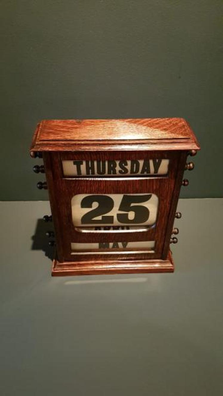 Large Edwardian Oak Perpetual Desk Calendar - Image 2