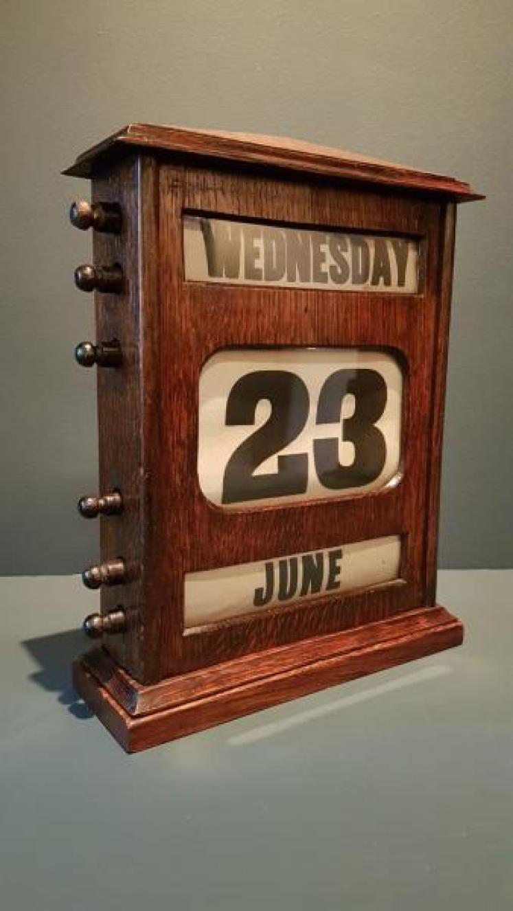 Large Edwardian Oak Perpetual Desk Calendar - Image 5