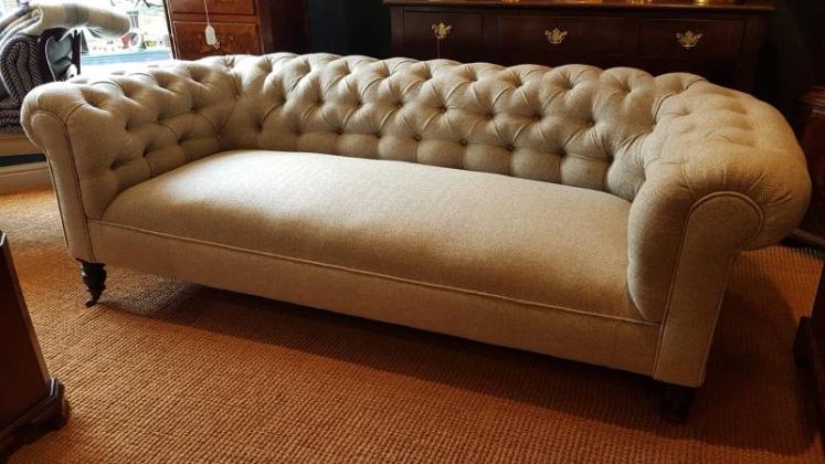 Superb Victorian Chesterfield Sofa - Image 1