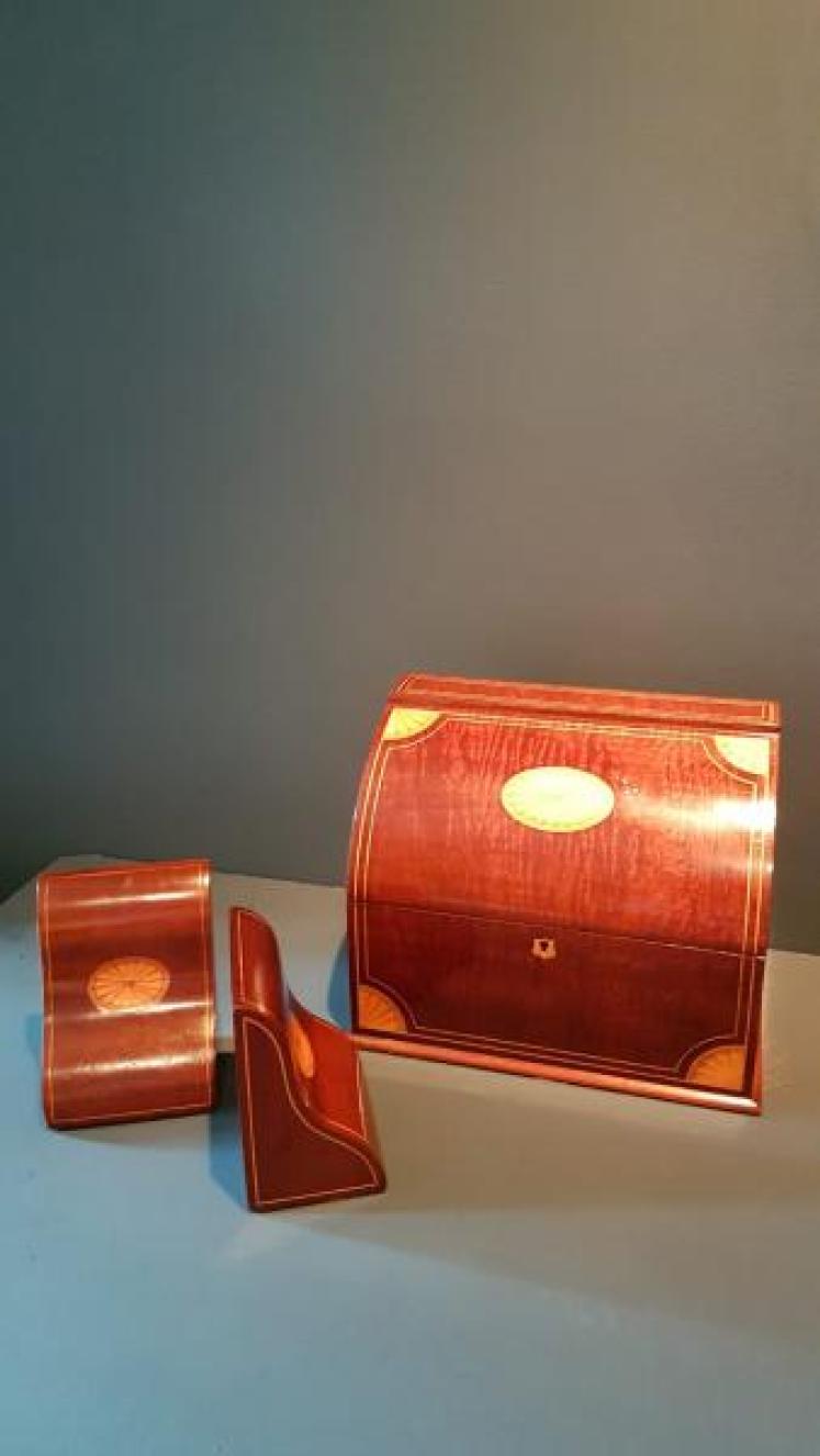 Superb Victorian Mahogany Stationery Box & Bookends - Image 1