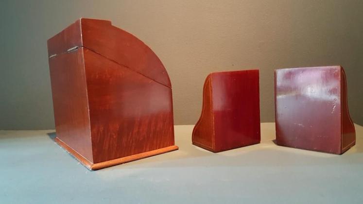 Superb Victorian Mahogany Stationery Box & Bookends - Image 4