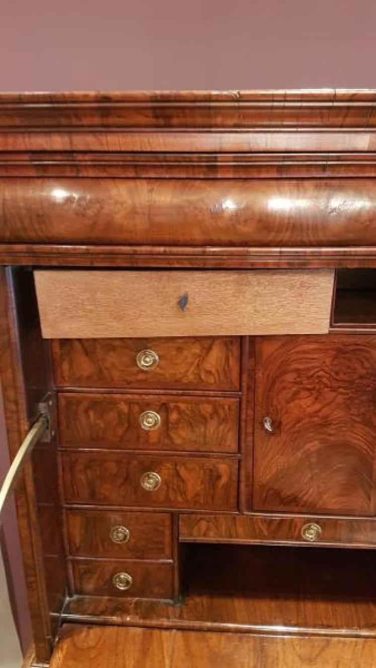 Superb Small George I Period Walnut Escritoire.c.1720 - Image 5