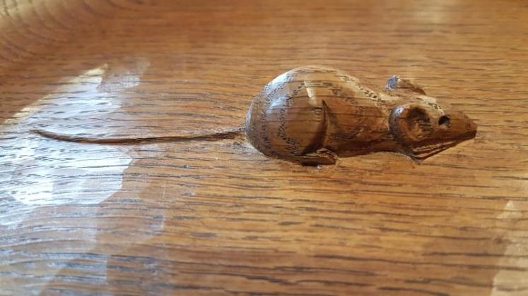 Superb Large Mouseman Fruit Bowl - Image 6