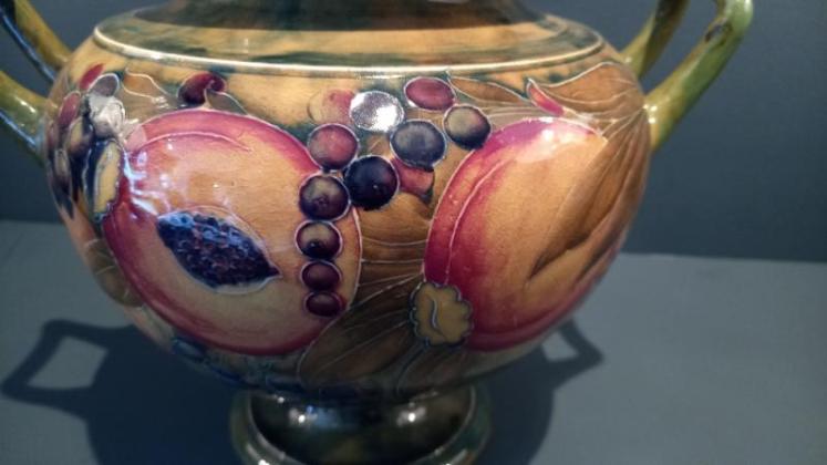 Antique Moorcroft Twin Handled Pomegranate Vase  - Image 5
