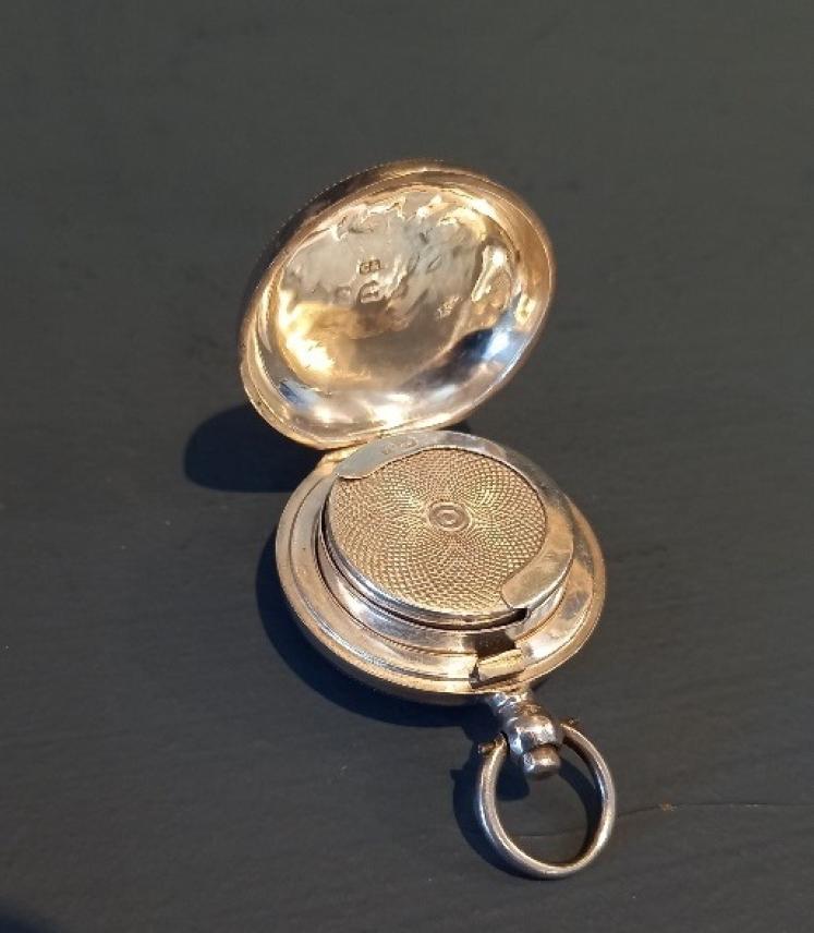George V period Silver Engraved Sovereign Holder Case - Image 2