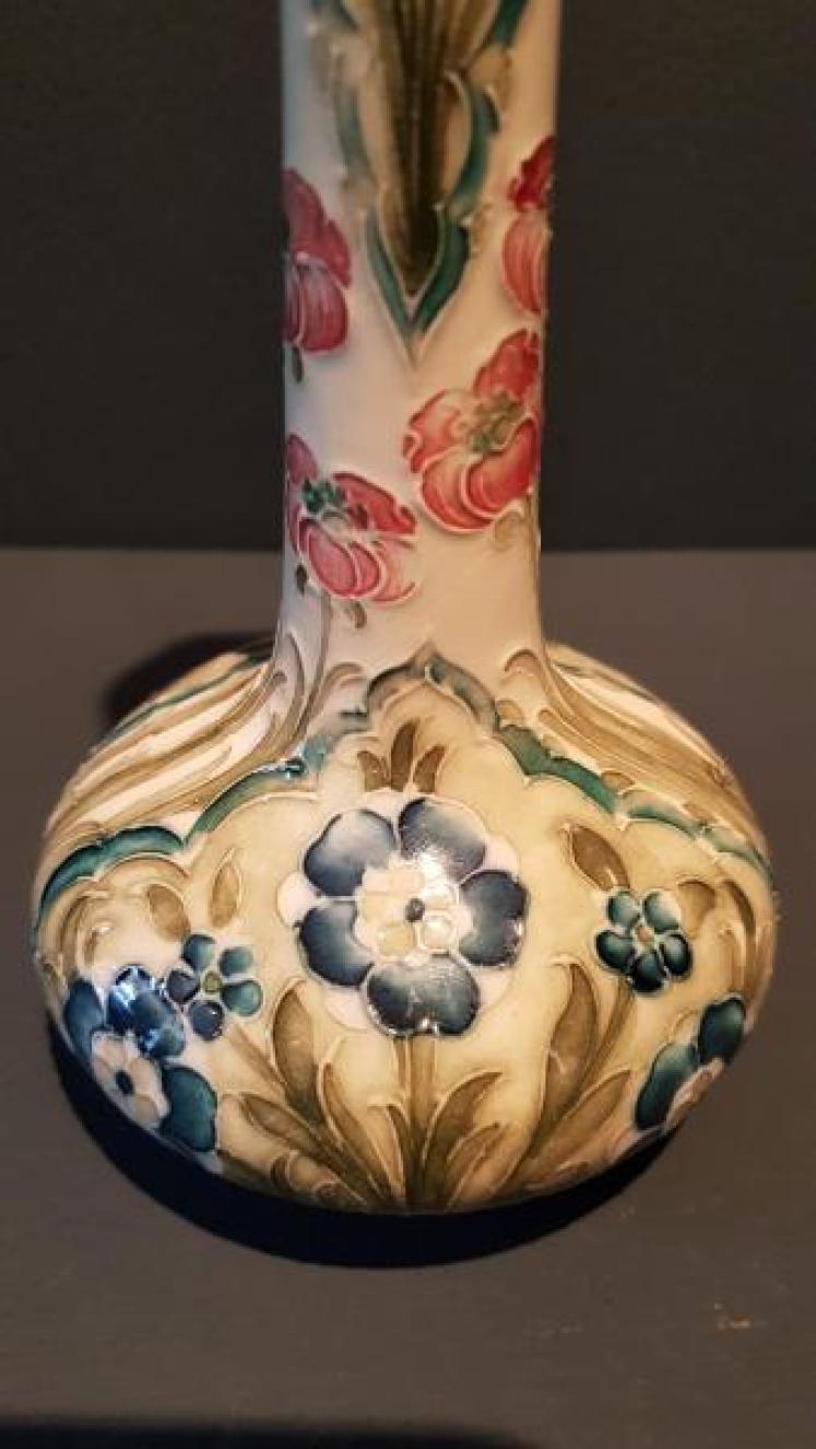Moorcroft McIntyre Forget-Me-Not and Poppy Panelled Vase - Image 3