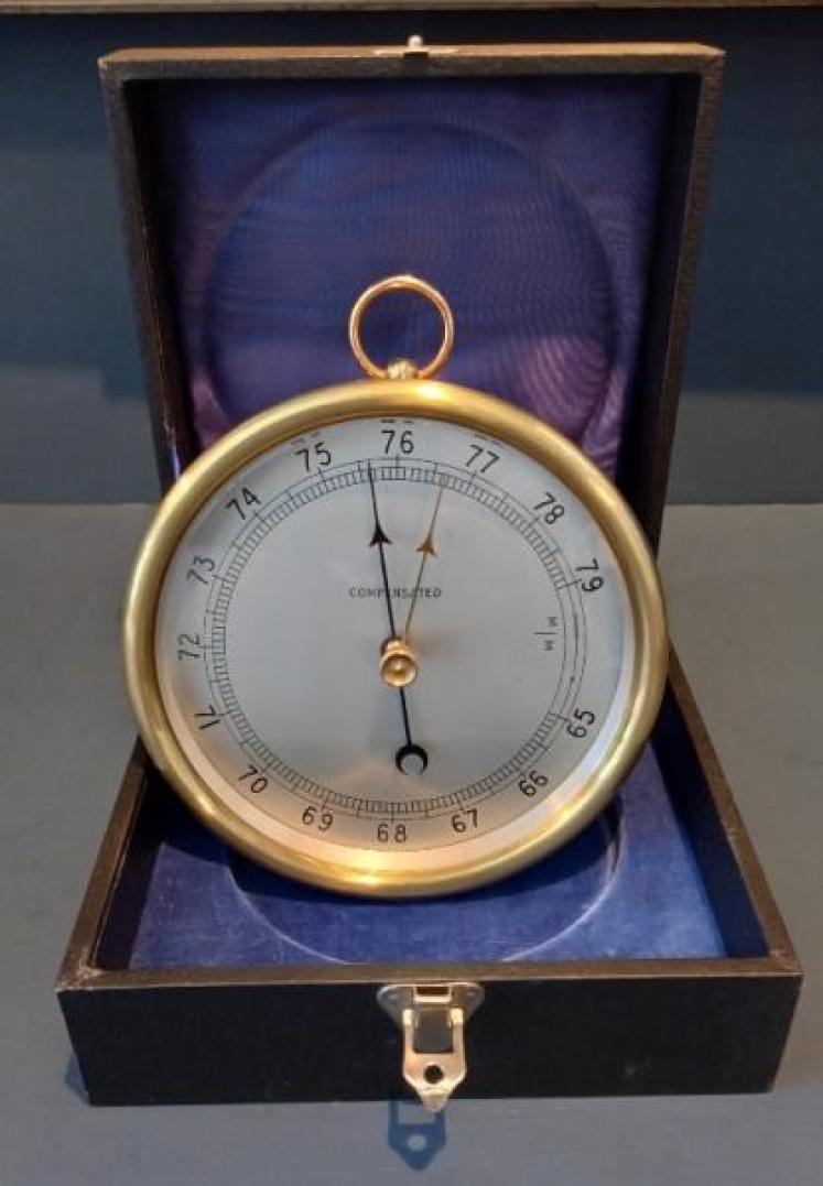 Marine Barometer with Presentation Case - Image 1