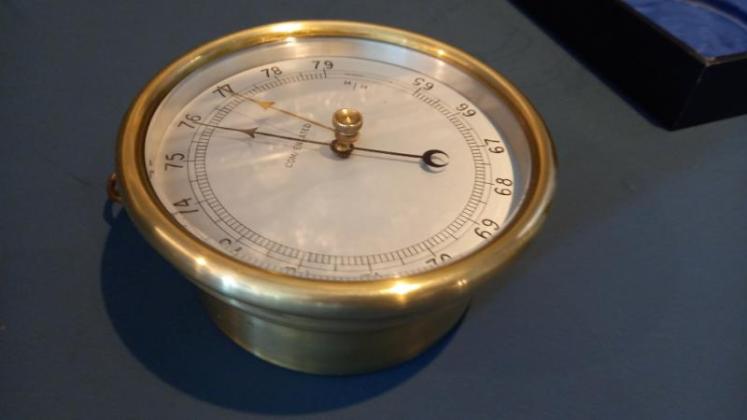 Marine Barometer with Presentation Case - Image 4