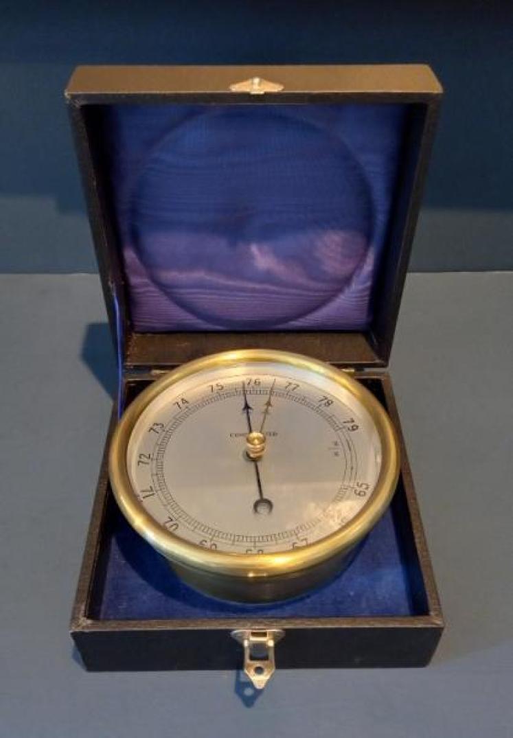 Marine Barometer with Presentation Case - Image 7