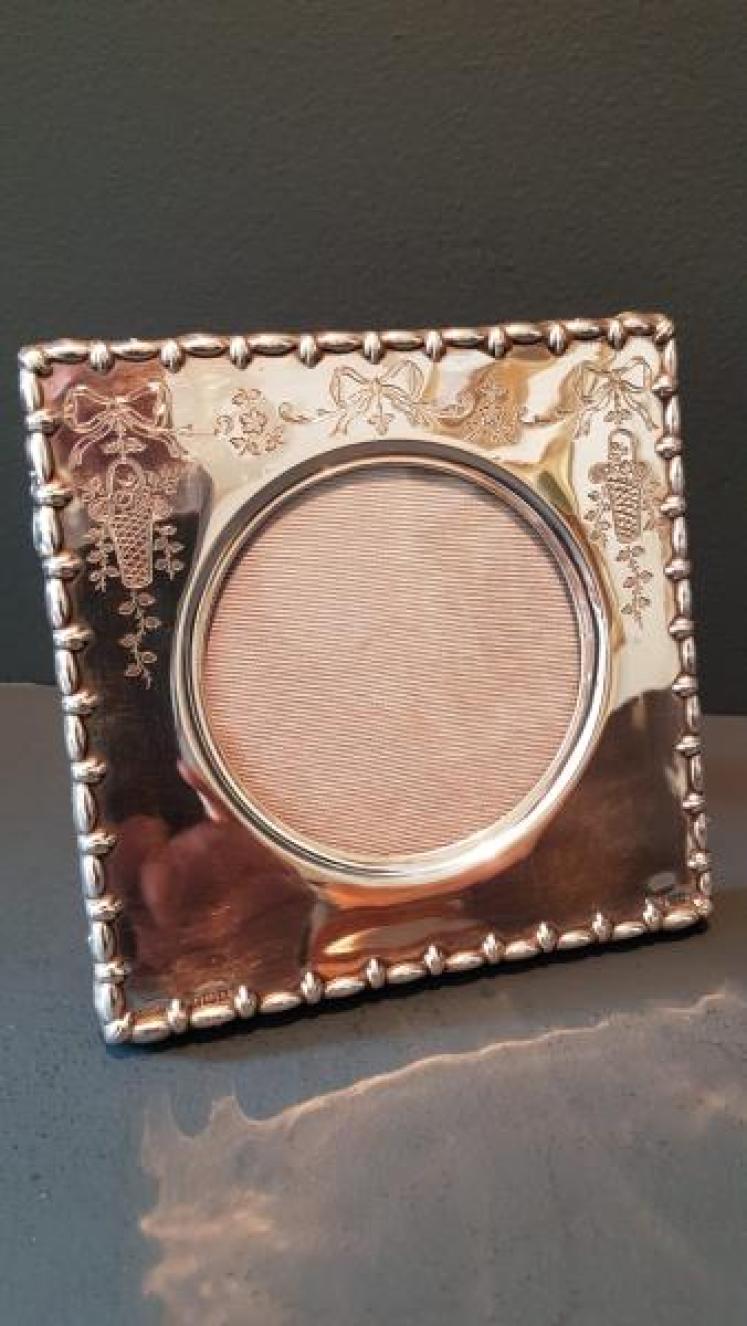 Edwardian Engraved Silver Photo Frame - Image 1