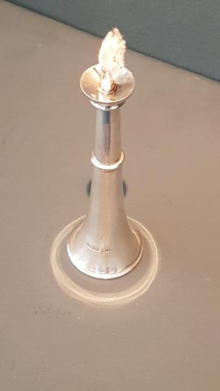 Walker and Hall Silver Trumpet Table Light - Image 3