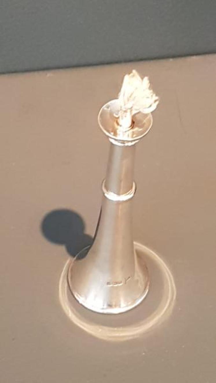 Walker and Hall Silver Trumpet Table Light - Image 5