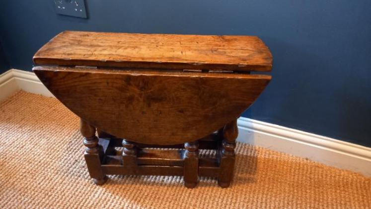 Small George III Period Oak Drop Leaf Occasional Table - Image 1