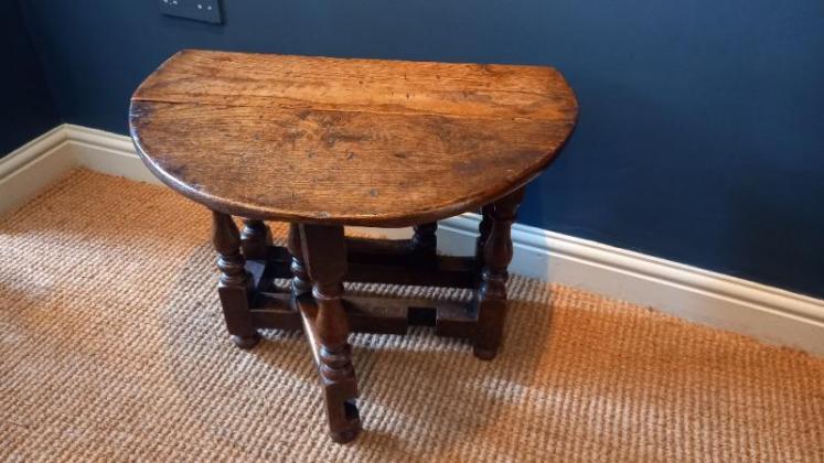Small George III Period Oak Drop Leaf Occasional Table - Image 2