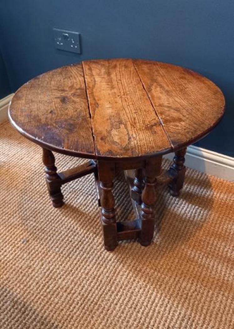 Small George III Period Oak Drop Leaf Occasional Table - Image 3