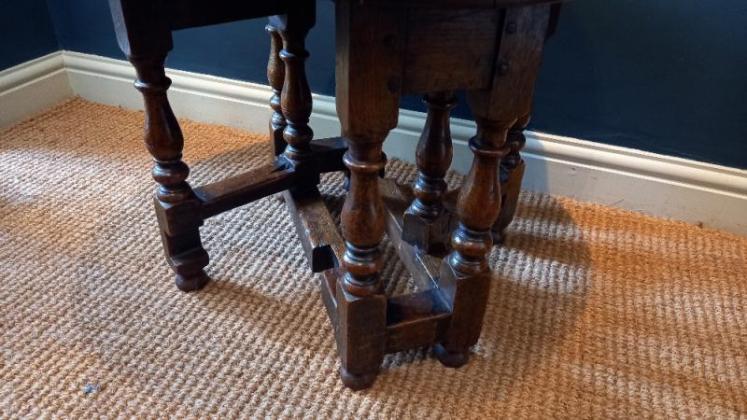 Small George III Period Oak Drop Leaf Occasional Table - Image 4
