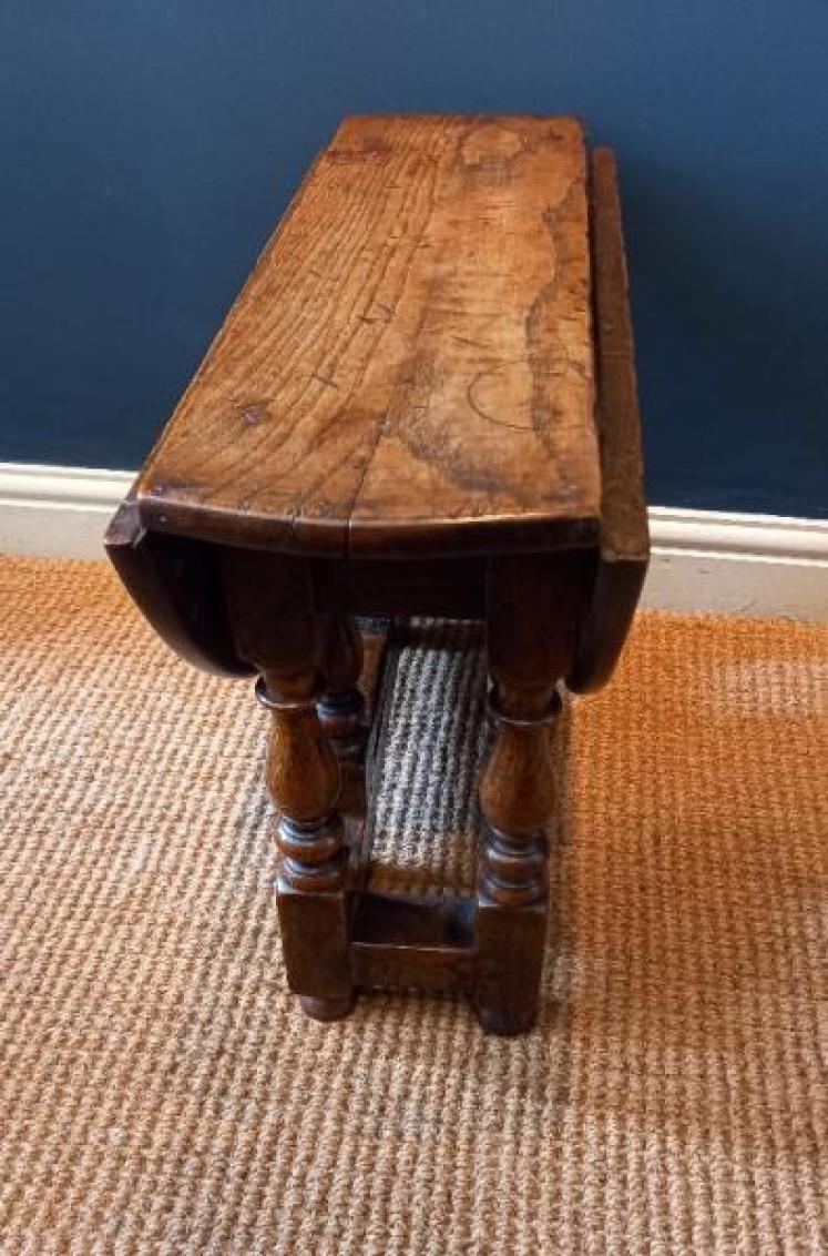 Small George III Period Oak Drop Leaf Occasional Table - Image 7