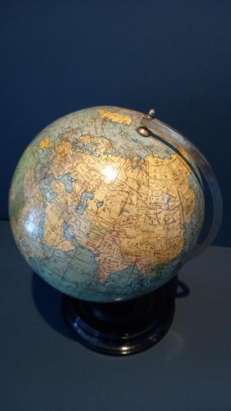 Phillips of London 9" Papier Mache Terrestrial Globe - Image 2