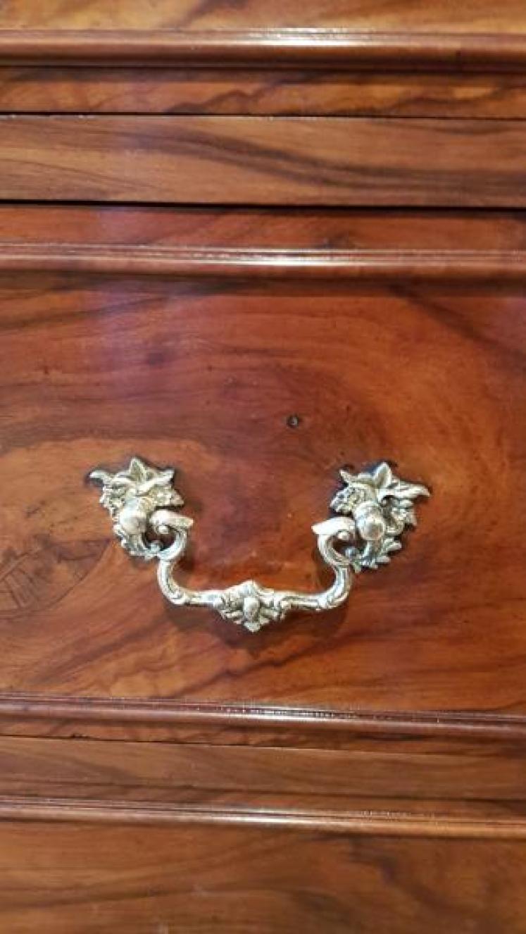 Stunning Quality Early Victorian Figured Walnut Chest of Drawers - Image 4