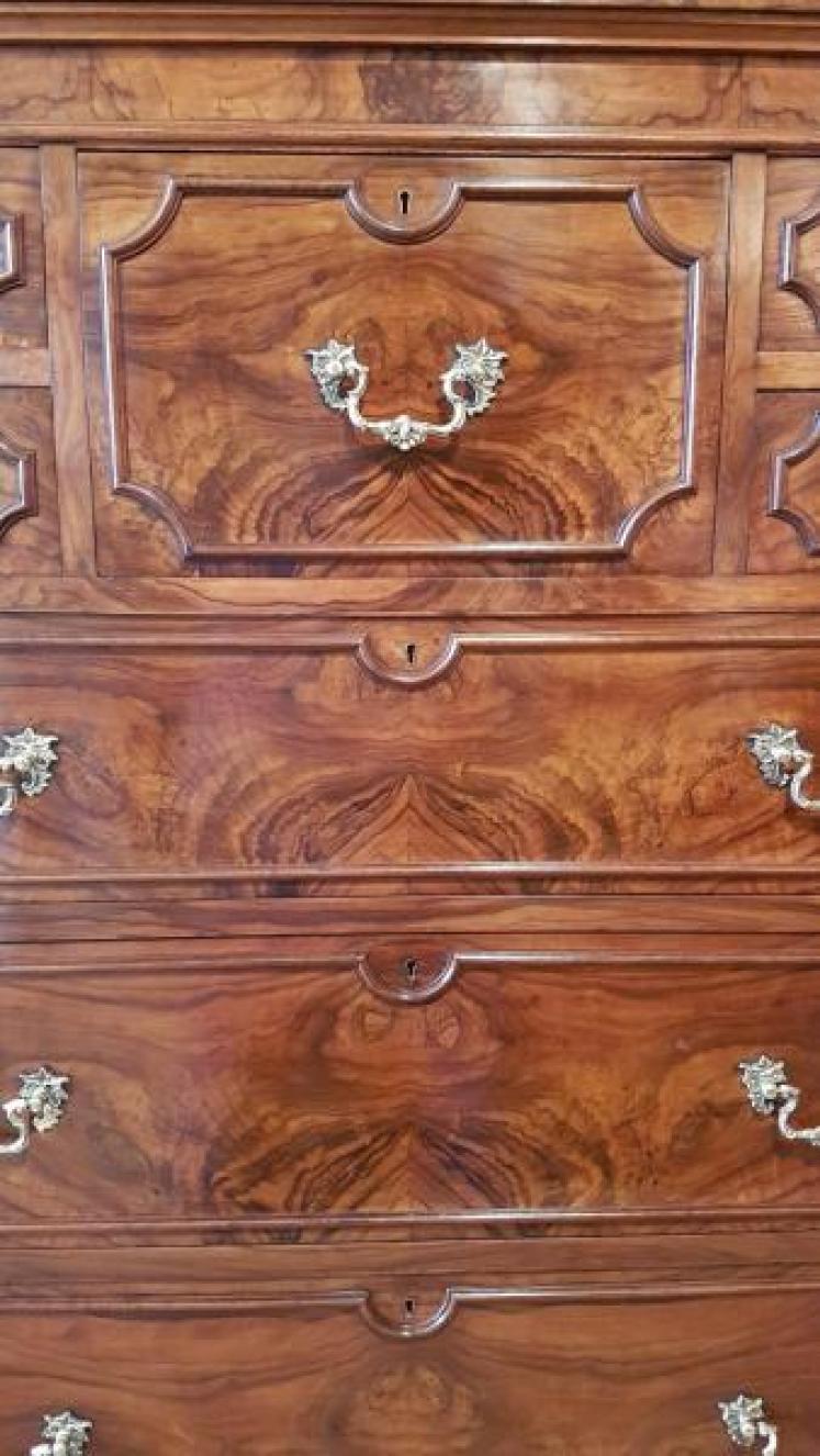 Stunning Quality Early Victorian Figured Walnut Chest of Drawers - Image 5