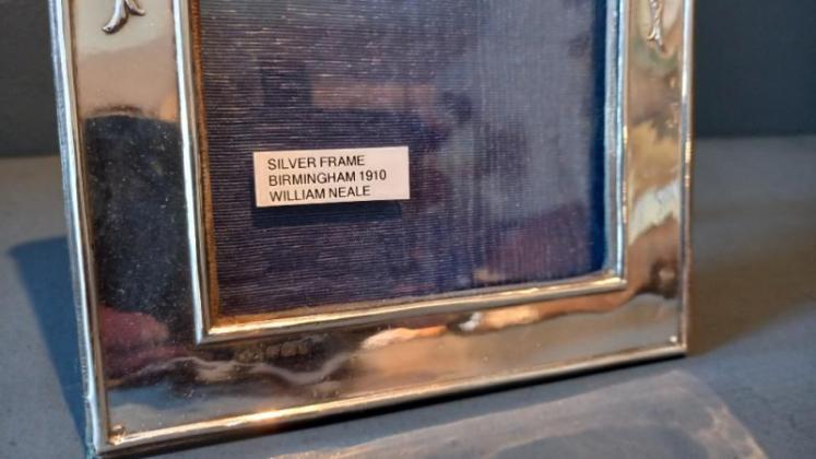 Edwardian Silver Garland Decor Photo Frame - Image 2