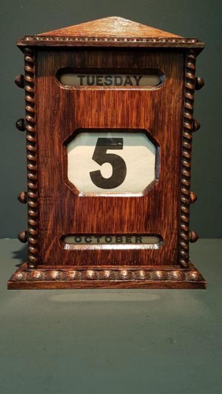 Large Edwardian Oak Perpetual Desk Calendar - Image 5