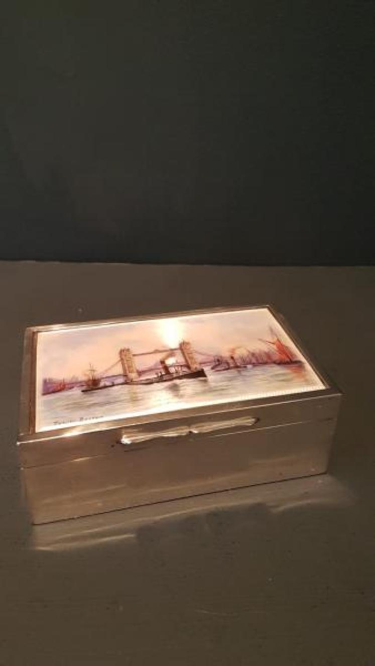 Superb Quality Enamel Top Silver Table Box - Image 1