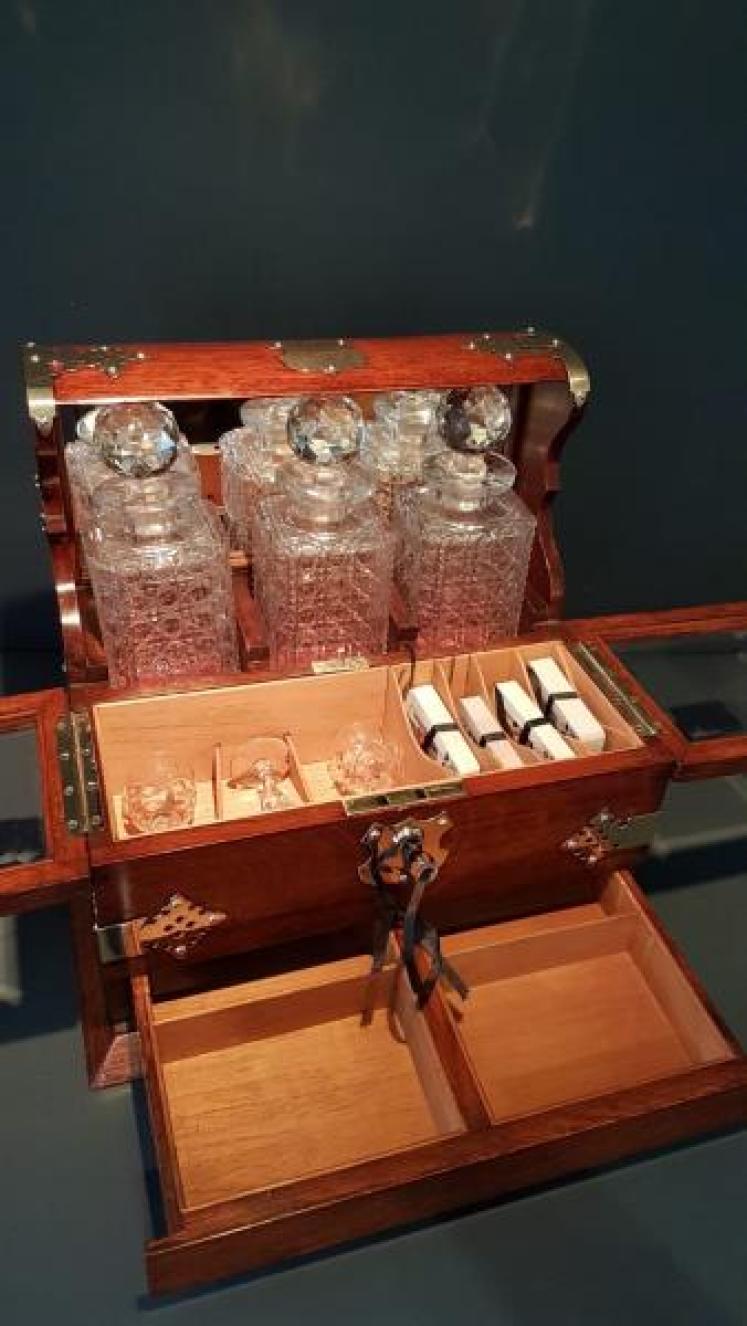 Superb Victorian Oak Tantalus Box - Image 2