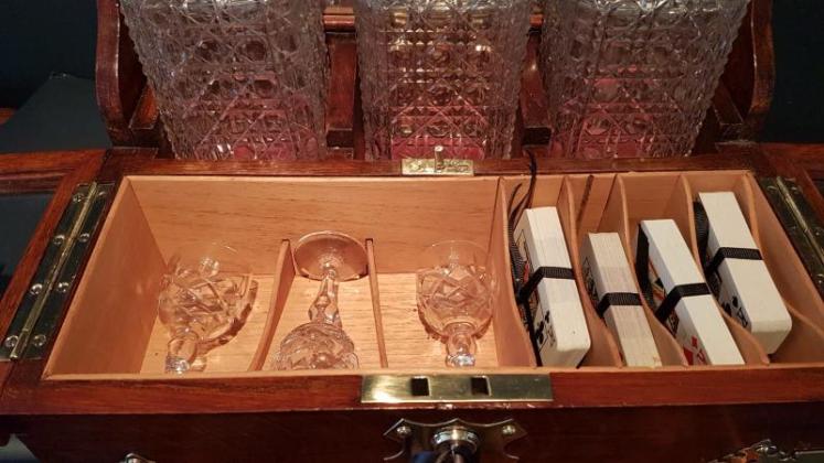 Superb Victorian Oak Tantalus Box - Image 4