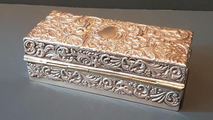 Edwardian Goldsmiths and Silversmiths Silver Box - Image 1