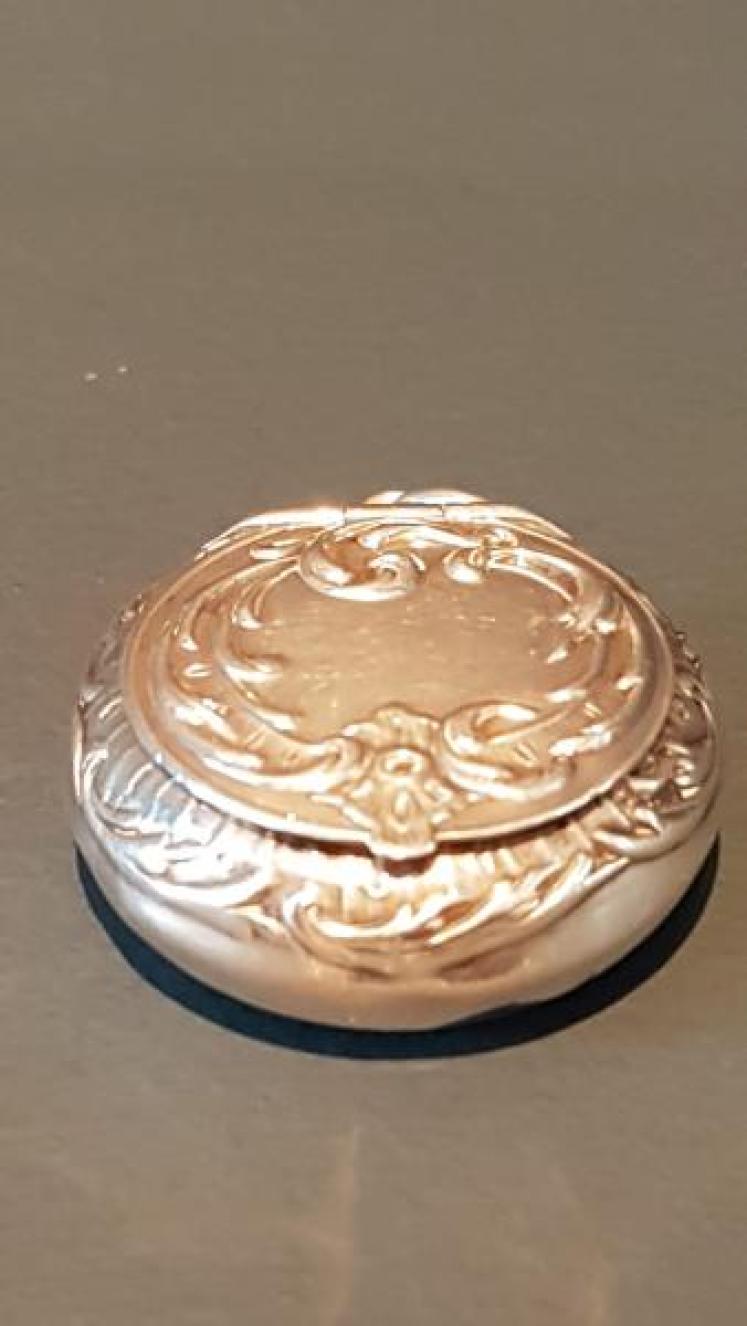 Silver Fob Powder Puff - Image 1