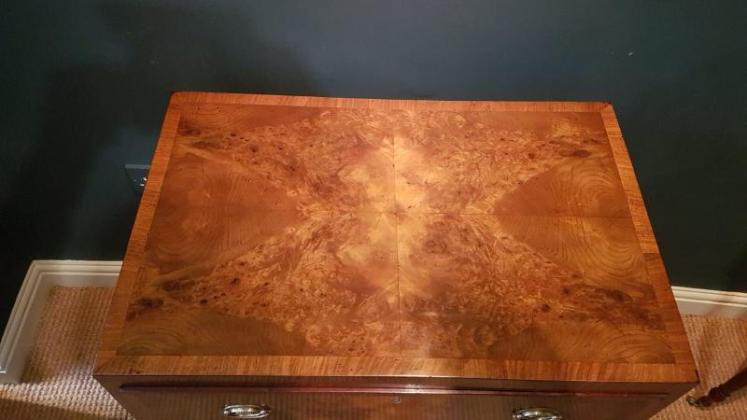 Fine Quality Small Proportioned Burr Walnut Chest of Drawers - Image 4