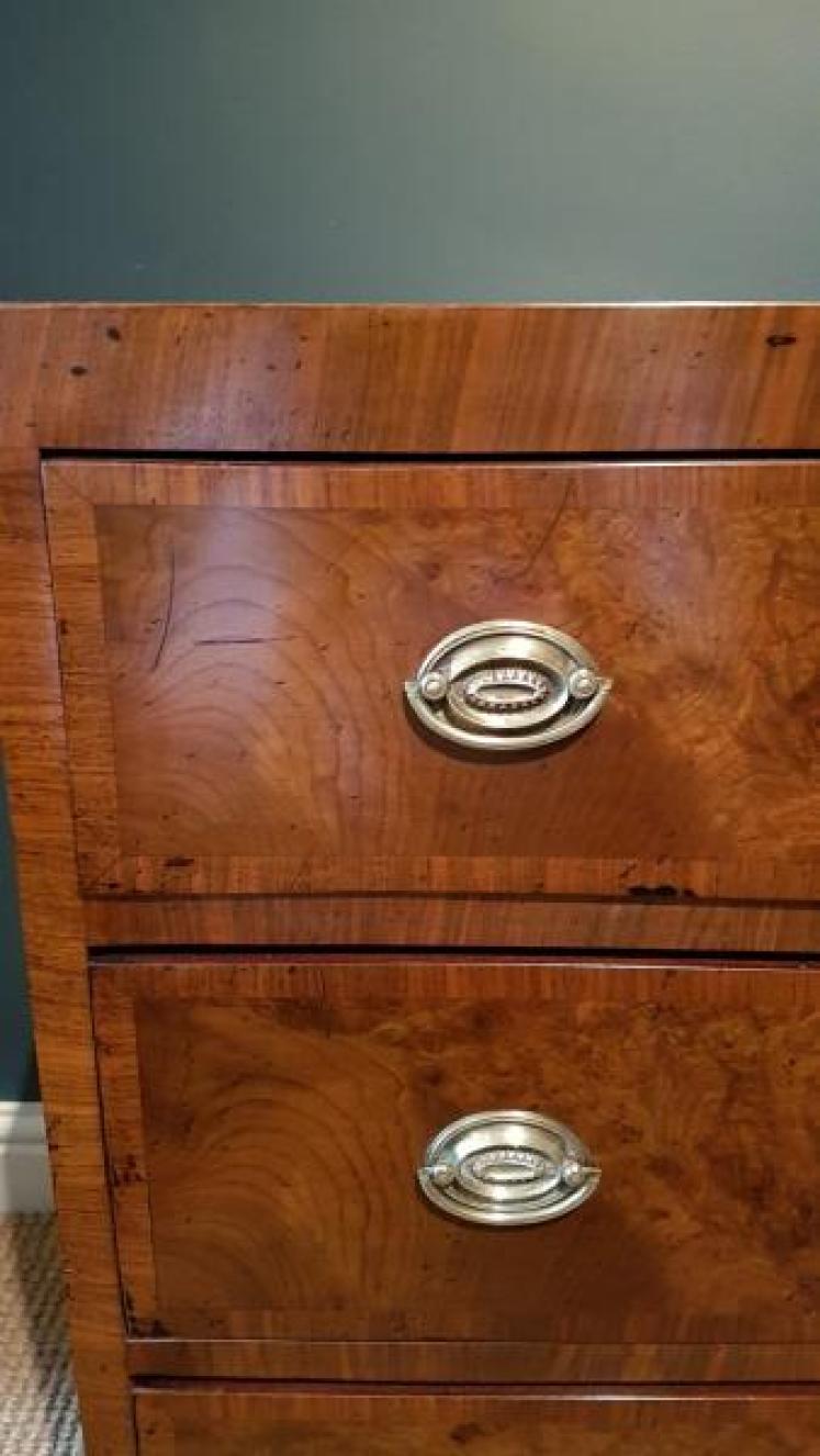 Fine Quality Small Proportioned Burr Walnut Chest of Drawers - Image 5