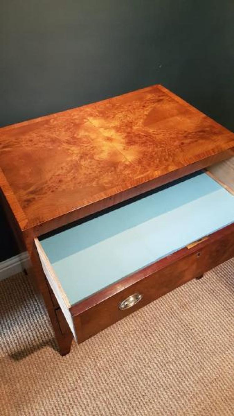 Fine Quality Small Proportioned Burr Walnut Chest of Drawers - Image 6