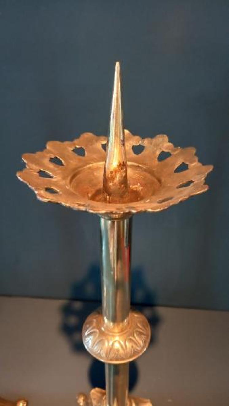 Pair of Mid Victorian Brass Engraved 'Pricket' Candlesticks - Image 4