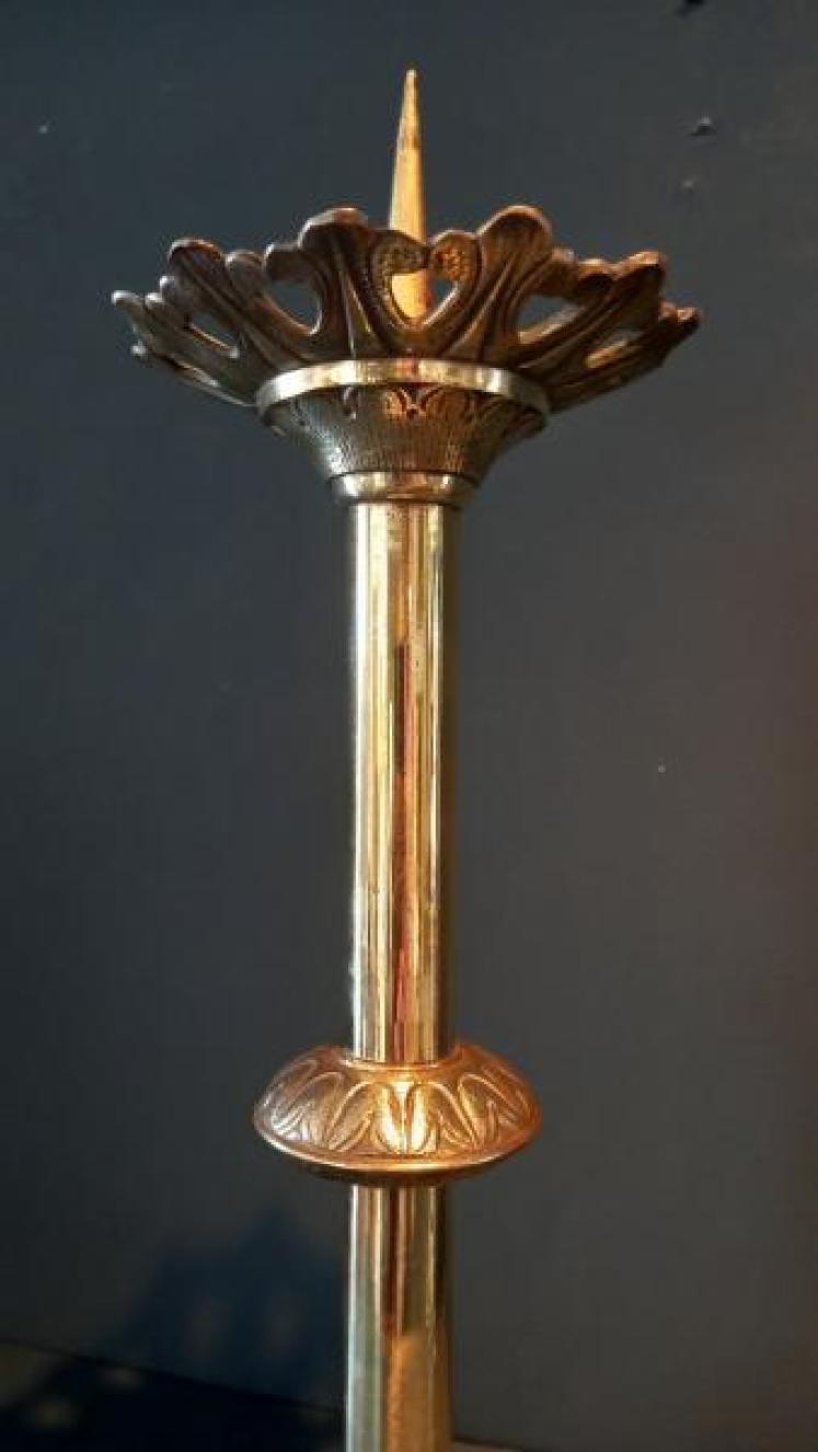 Pair of Mid Victorian Brass Engraved 'Pricket' Candlesticks - Image 5