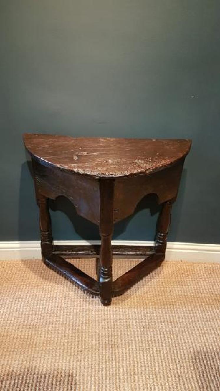Small Proportioned Early Oak Side Table - Image 1