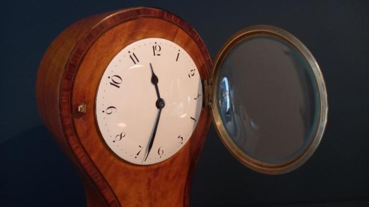 Fine Sheraton Satinwood Inlaid Flared front Mantel Clock - Image 4