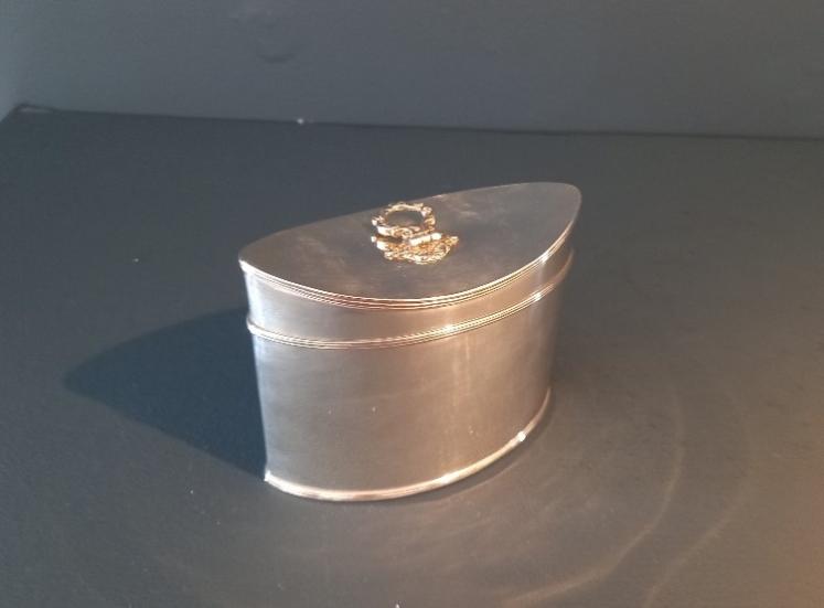 George V Period Silver Oval Dished Top Tea Caddy - Image 1
